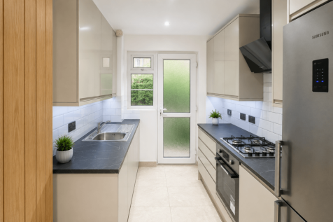 2 bed flat to rent Norman Court, London SE22