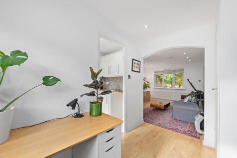 63 Bishops Park 1...