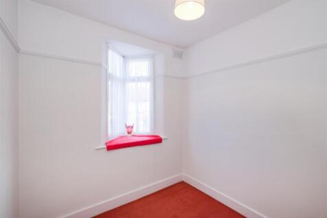 37 Knebworth Avenue-4.jpg