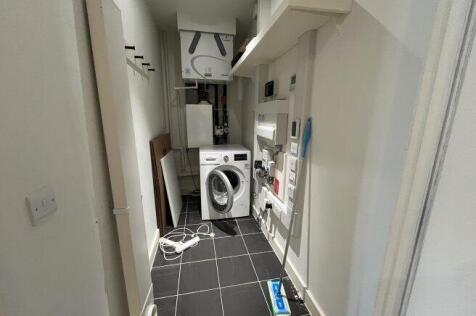 1-emery-way-e1w-2as-1022322