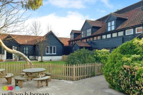 1-bed house on coxtie green road, Brentwood, £1,300/mo