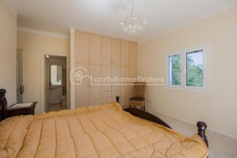 Main bedroom to ensuite