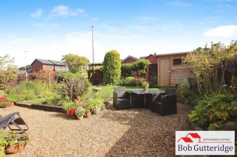 ENCLOSED REAR GARDEN