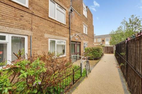 1-bed flat on Little Dimocks, Balham, £2,000/mo