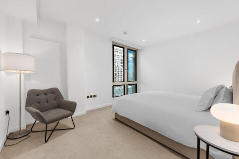 4 bed, 4 bath Apartment in Manchester - Photo 9