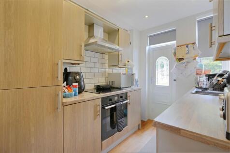 LIVING ROOM/DINER AND KITCHEN