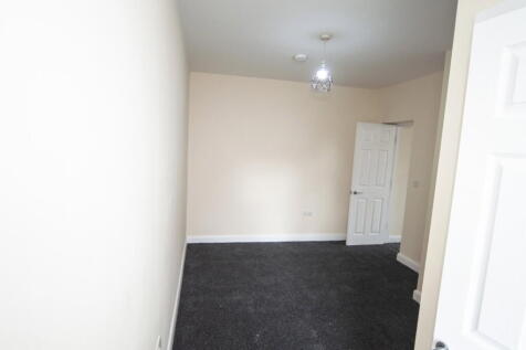 Flat 2, 80 Long Lane, Dalton, Huddersfield, West Yorkshire, HD5 9LH photo 5