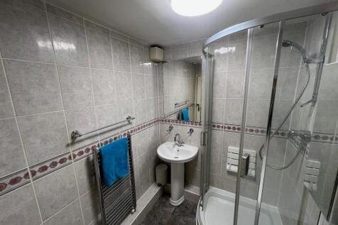 Bathroom 3.jpg