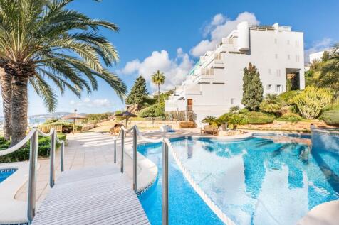 Pool and Exterior (4