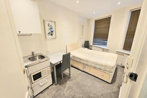 Studio flat on Bear Street, LONDON, £1,650/mo
