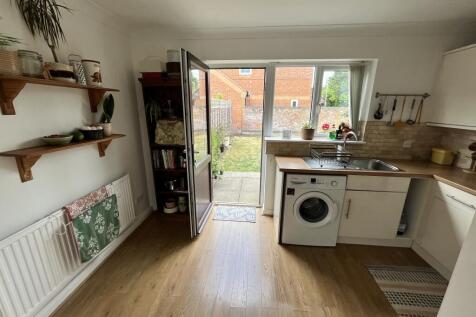 Sheridan Close, Aylesbury Buckinghamshire photo 5