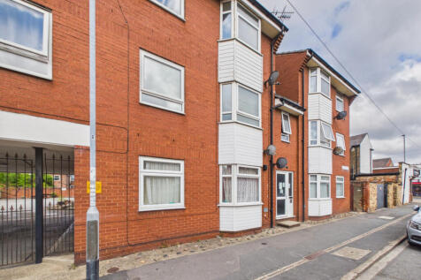 Two bedroom second floor flat - For sale by aucti