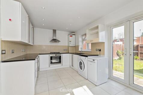 Coombe Close, Hatfield photo 5