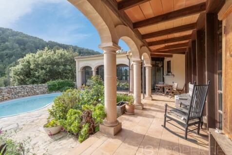 Rustic villa for sale 