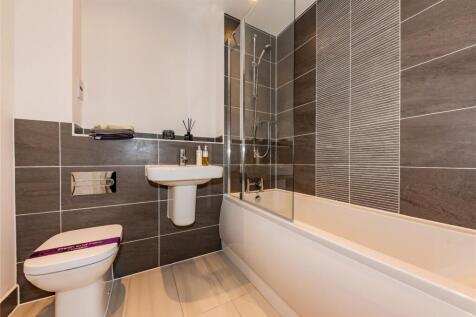 Family bathroom_resu