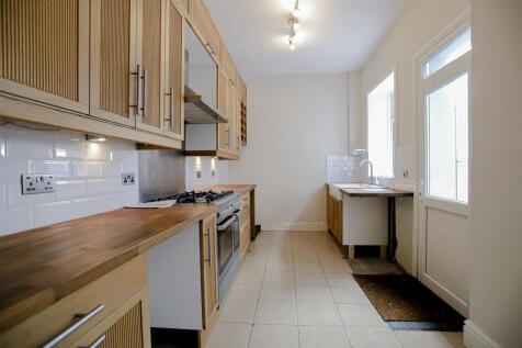 61 kitchen.jpg