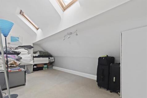 BEDROOM.3.