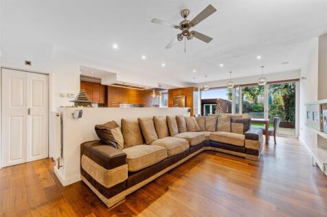 41 Oaklands Avenue, Isleworth TW7-14.jpg