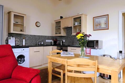 OPEN PLAN KITCHEN LIVING SPACE
