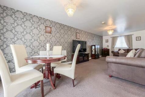 LIVING ROOM/DINER