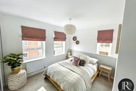 WhatsApp Image 2025-12-16 at 12.16.35.jpg