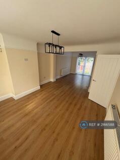 Penrose Avenue East, Huyton, L14 photo 4