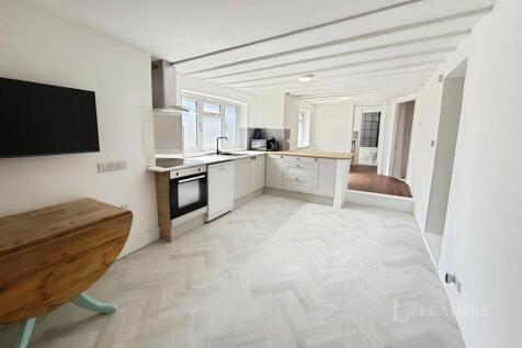 Marlborough Street, SN7 photo 4