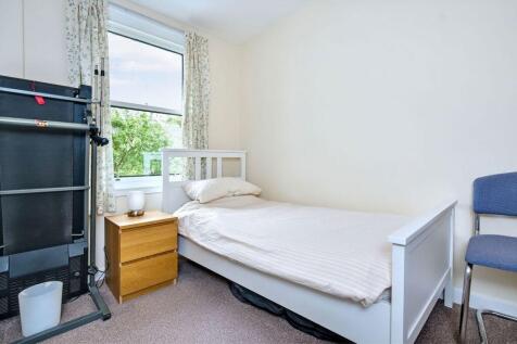 4 bed, 3 bath Detached in Leeds - Photo 14