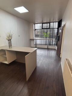Retail Property (high street) to rent Image 3