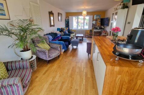 Dining Room to Sitting Room