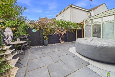 Presented by Clinton at EweMove Bexleyheath and Da