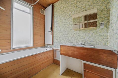 AHAR - Claygate Road - Bathroom6 (1).JPG