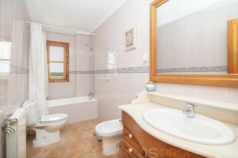 VILLA FOR SALE IN THE COUNTRYSIDE 