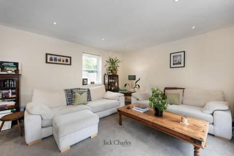61 Shipbourne Rd, TN10 3DX 005.jpg
