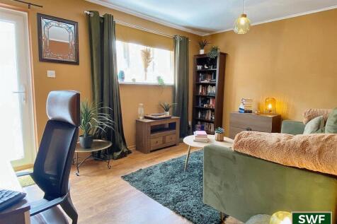 Annex Livingroom.jpg