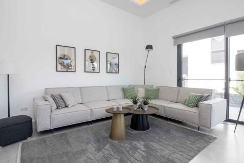 4-bedroom luxury resale villa + fully furnished + swimming pool + VRF system + Photovoltaic solar system + close to a municipal park Image 9999 7