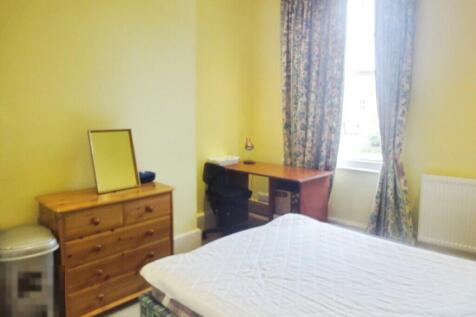 12 Powderham Crescent photo 3