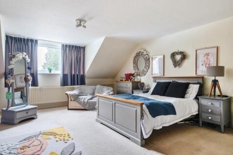 1301062-17-6835b747799d8.nef