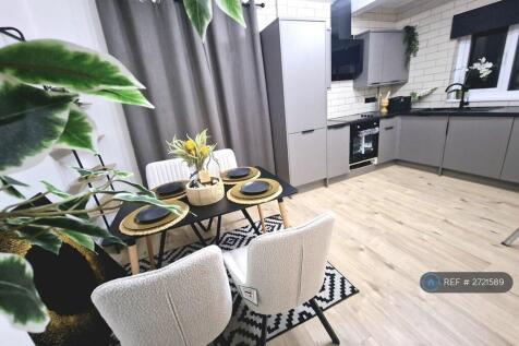 Open Plan Kitchen / Dinner 