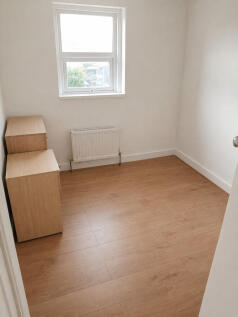 Bedroom 4 - angle...