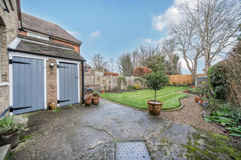 1405082-4-697ce3d...