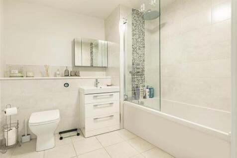 2 Archer Close  (13).jpg