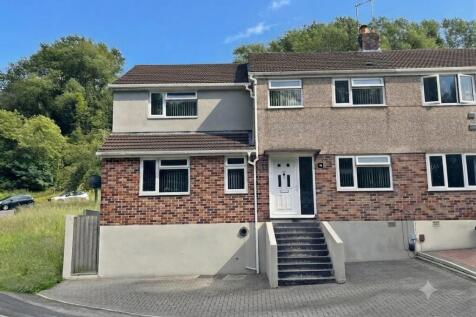 Donnington Drive 94 - Front 2.jpg