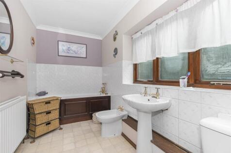 En Suite Bathroom.jpg