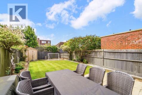Poplar Close, Epsom - KT17 3LH