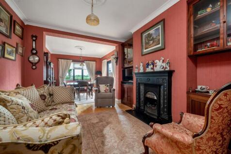 LOUNGE &amp; DINING ROOM