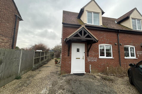2 bedroom Semi Detached for rent