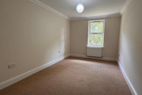 Stirling Road, Talbot Woods photo 4