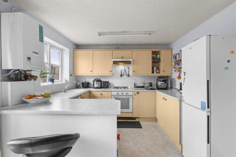 8 Vanguard Close, HP12 3FP-2.jpg