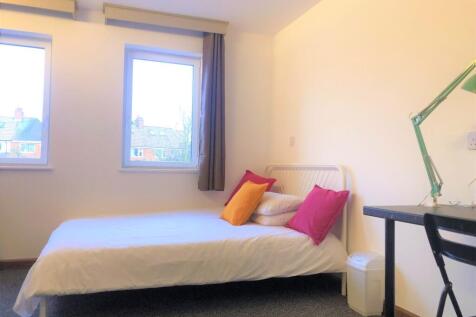 Bright and tidy single bedroom featuring two la...